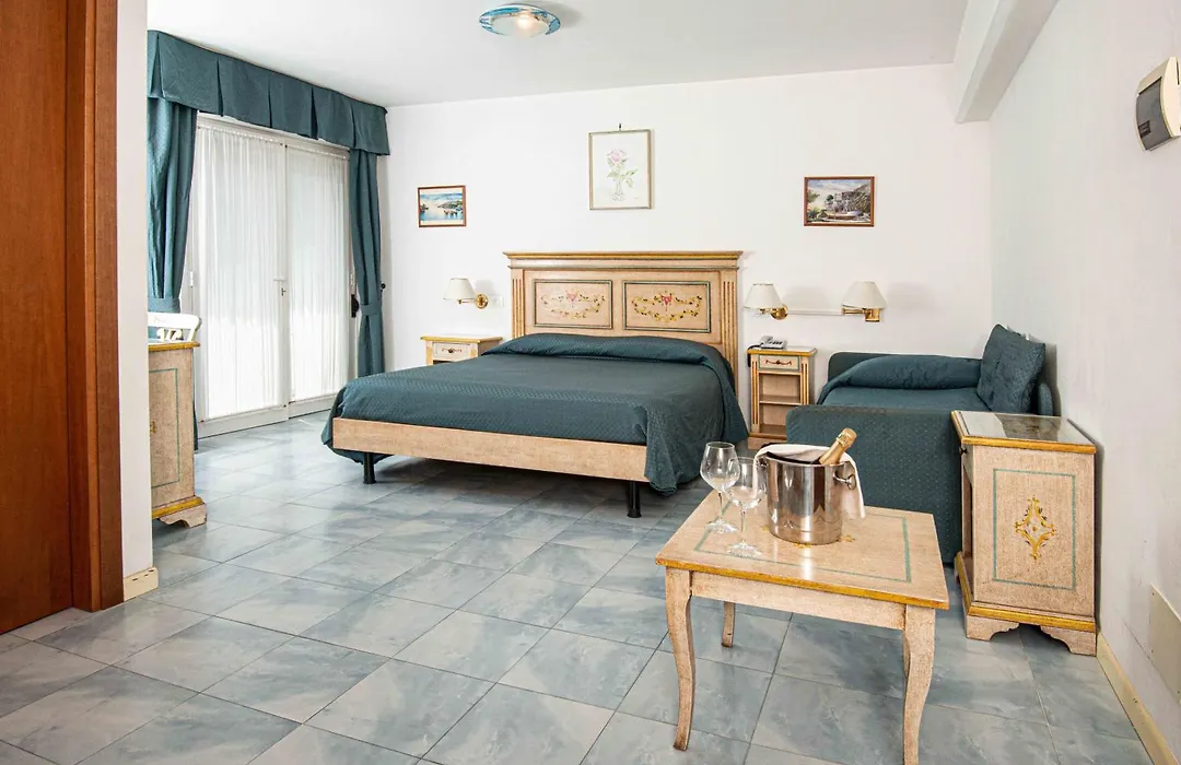 Hotel Oasi-1